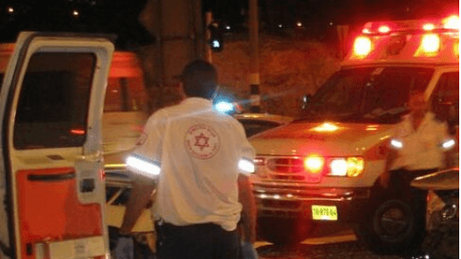 שני צעירים נפצעו קשה ובינוני בהתהפכות רכבם סמוך לצומת שוקת