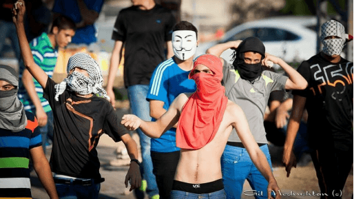 ניסיון רצח נוסף: פצוע בפיגוע אבנים לעבר אוטובוס בירושלים