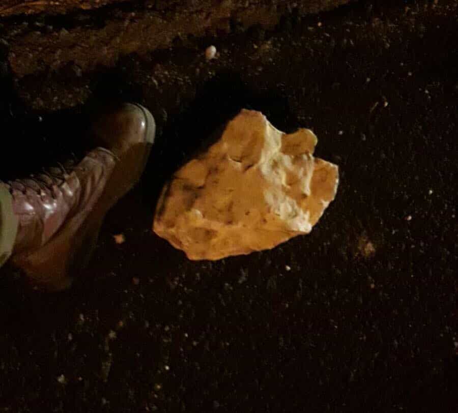 יהודים הפגינו בצומת יצהר בעקבות ניסיון הפיגוע אמש בחווארה. בתגובה - ערבים רגמו רכבים באבנים