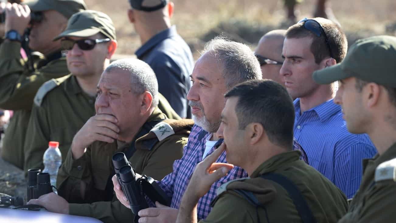 קצינות וחיילות נגד ליברמן: ״אל תהפוך אותנו בכוח ללוחמות - אנחנו עושות עבודה מצוינת ולא פחות חשובה״