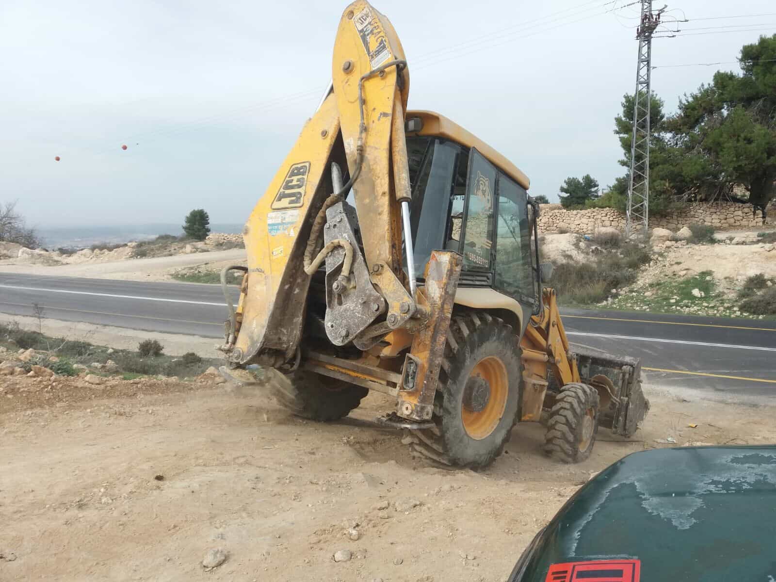 גינות שומרון: פועל נפצע קל בהתהפכות טרקטור
