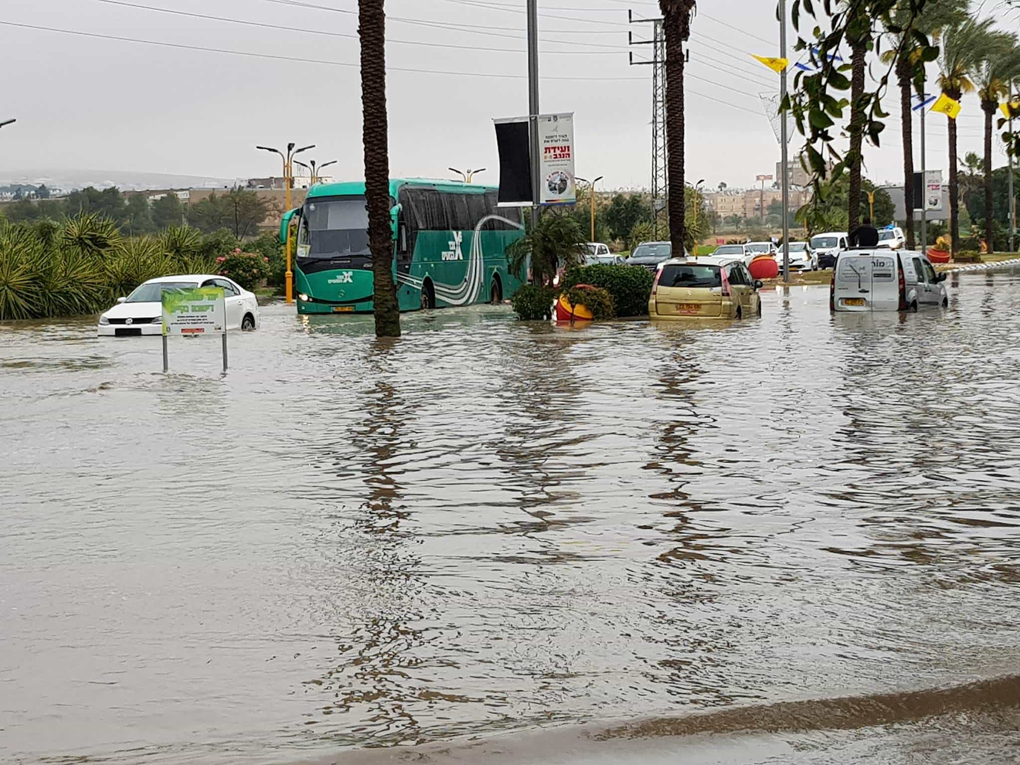 שכונת אגמים בעיר אשקלון - הפכה הבוקר לאגם