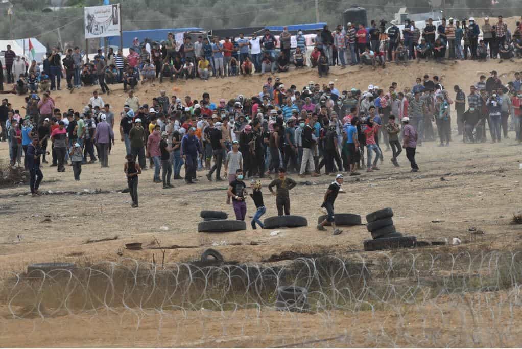 מטענים לעבר כוחותינו: מאות משתתפים בהתפרעויות טרור סמוך לגדר הרצועה