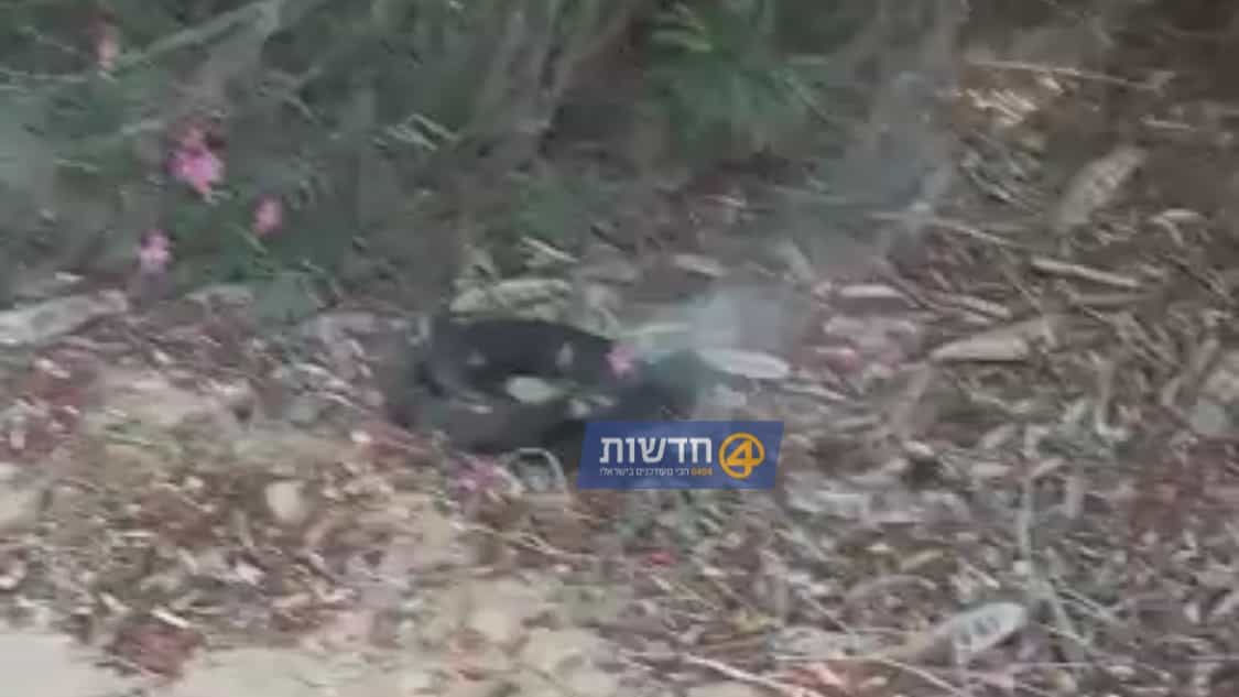 צפו בתיעוד הבלעדי: צמיג בוער נוחת כמו רקטה מעפיפון לתוך יישוב - עליית מדרגה מסוכנת
