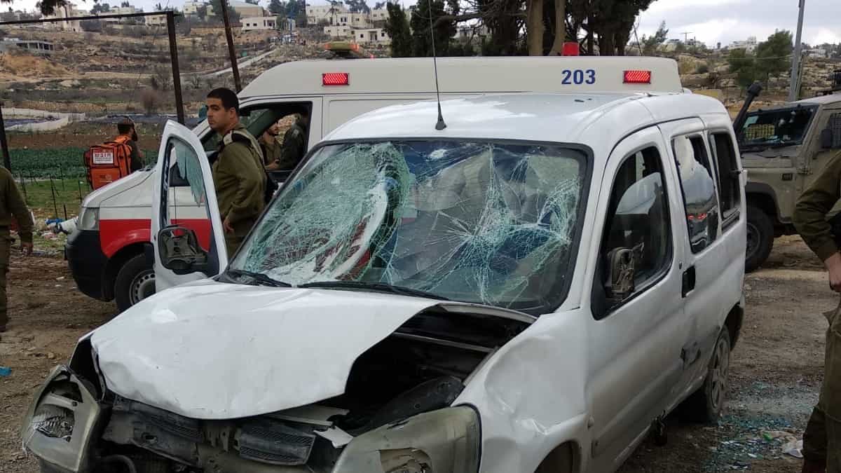 שלושה חיילים נפצעו באורח בינוני וקל בפיגוע דריסה בגוש עציון - המחבל חוסל