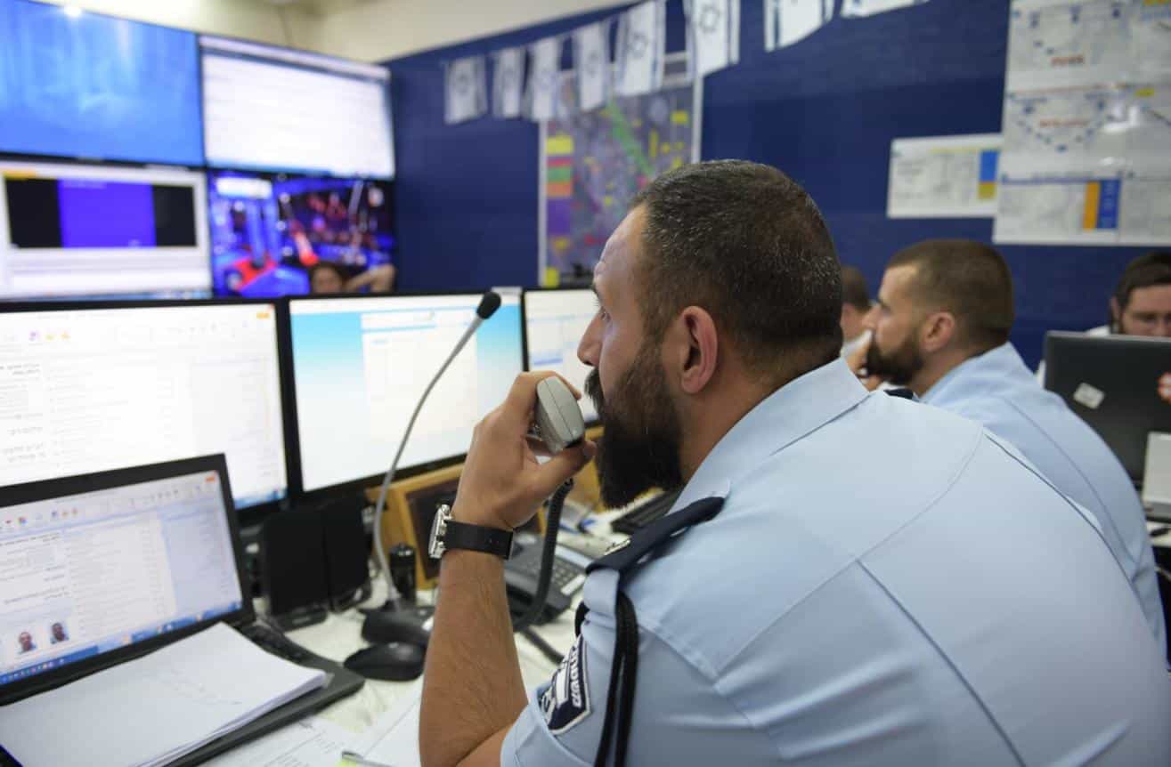 שוטרי תחנת ראשל"צ עצרו חשוד שהתחזה לשוטר ושדד סוחרי זהב