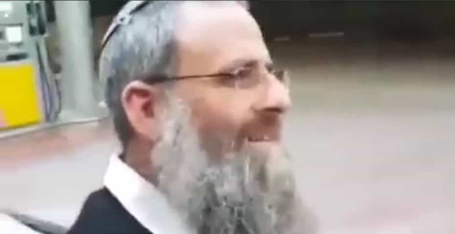 מרתיח: ערבי קילל והשפיל רב בעפרה ופרסם באפליקציית "טיק-טוק". הרב: "שוקל להגיש תלונה" | צפו