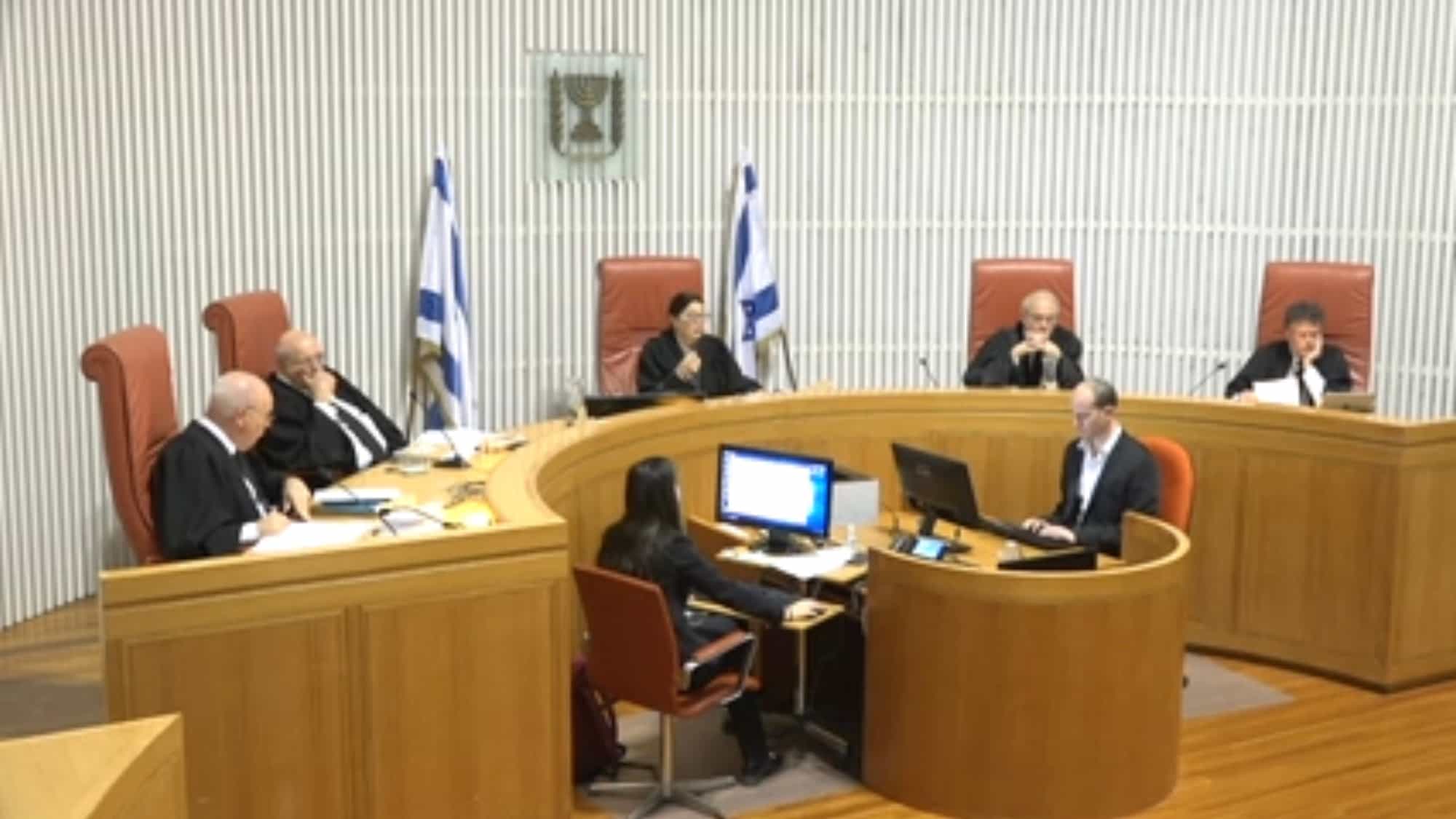 לא זכויות אדם ולא נעליים - מיעוט לא נבחר שולט במדינה דרך בג״ץ | דעה