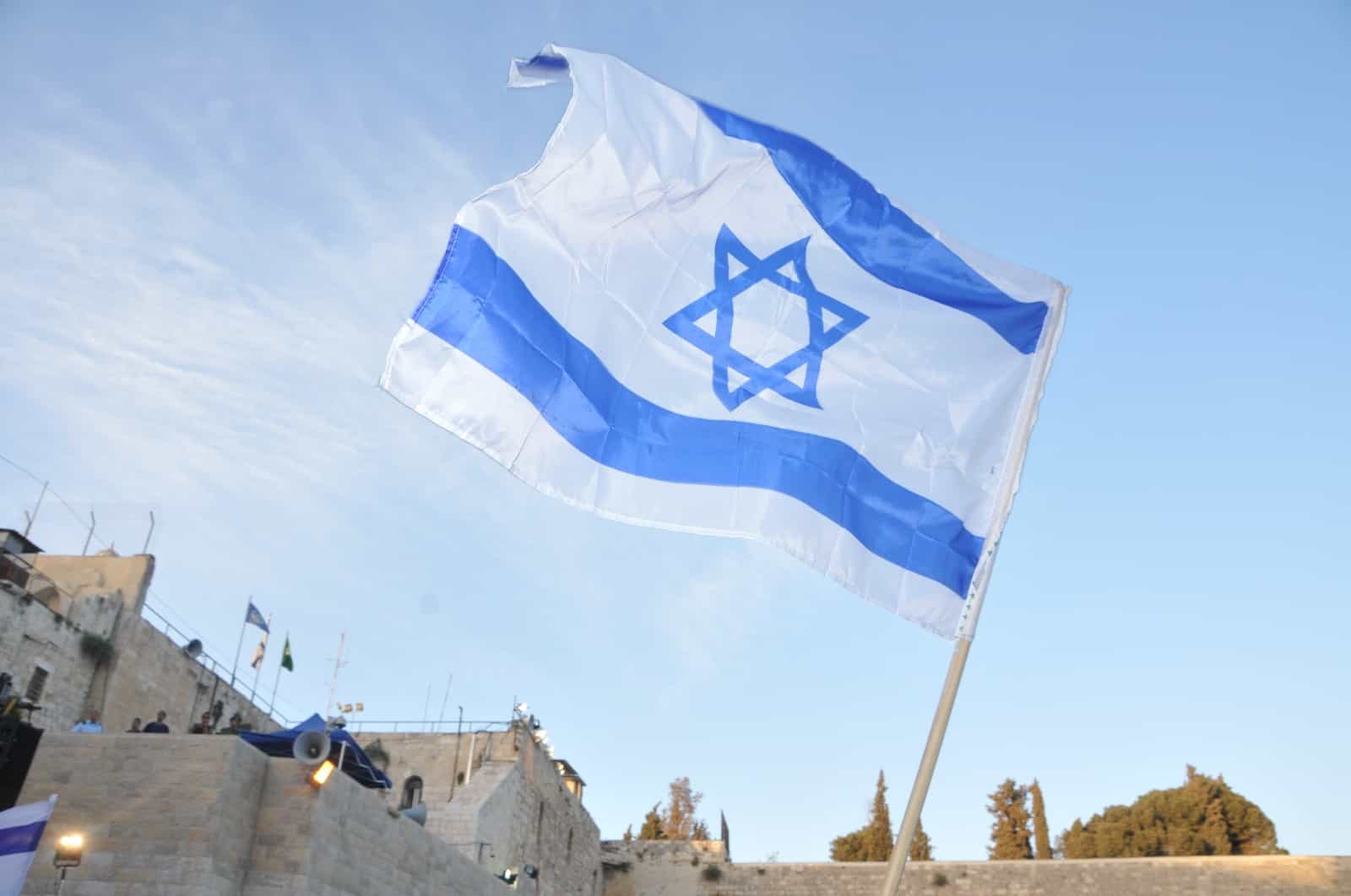 נעצר נער לאחר שנתפס תולש דגל ישראל בירושלים