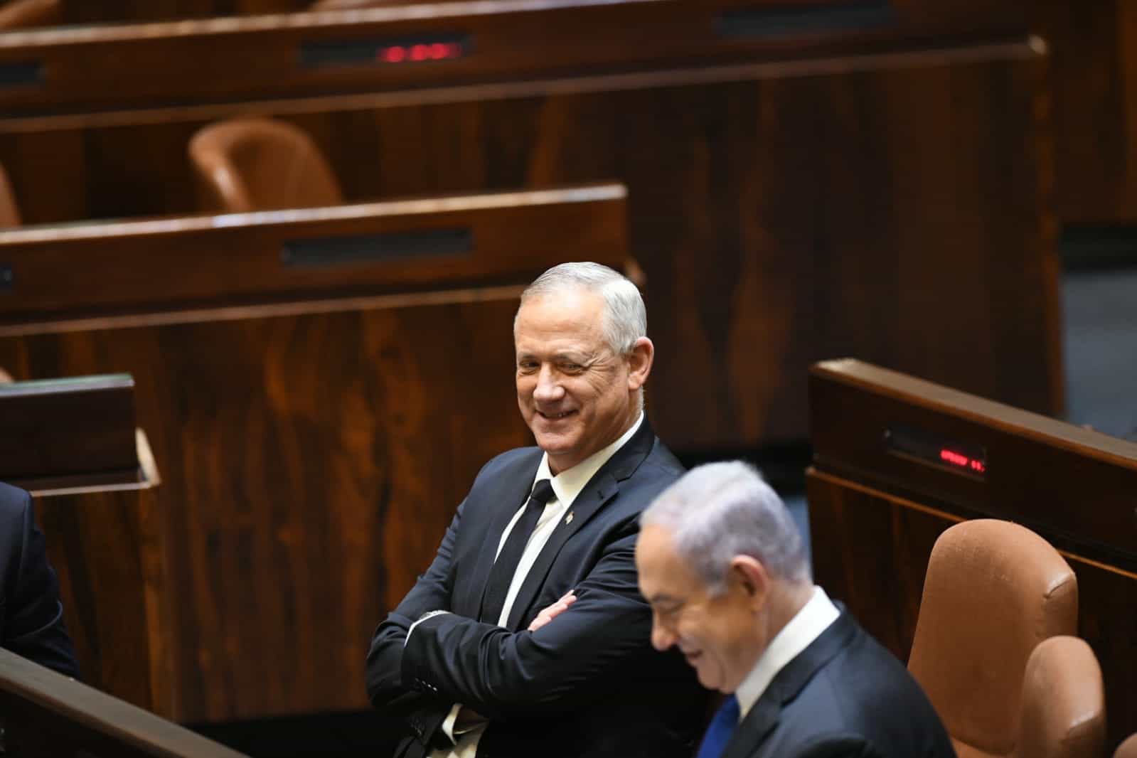 מסתמנת הסכמה בין הליכוד לכחול לבן במגעים למנוע בחירות