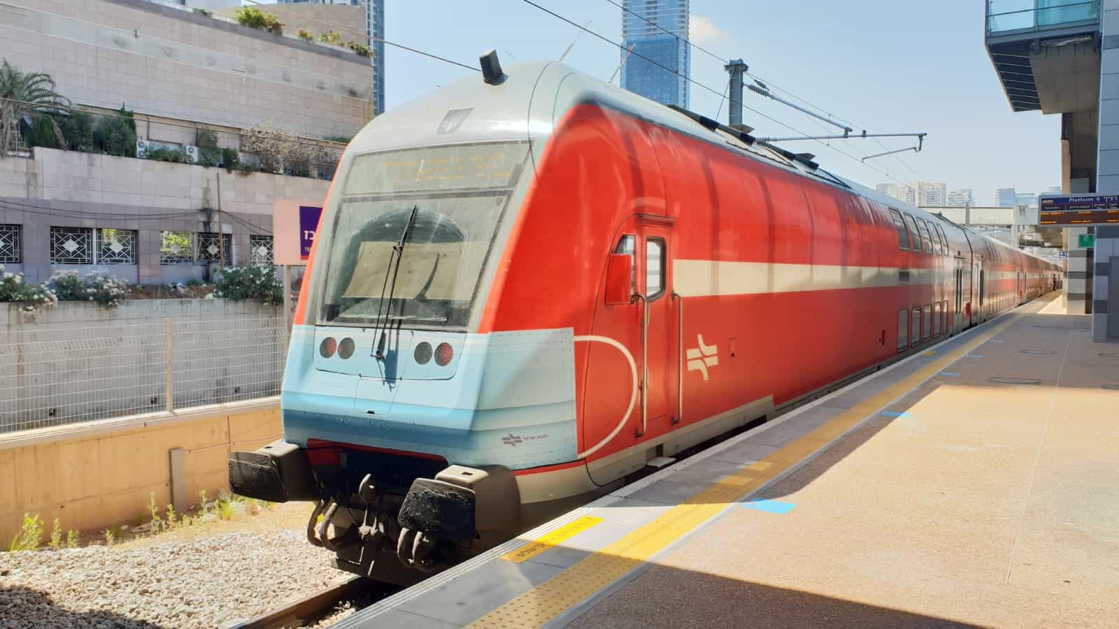תנועת הרכבות בת"א- לוד ונתב"ג חודש לאחר הפסקה קצרה בעקבות נפל יירוט