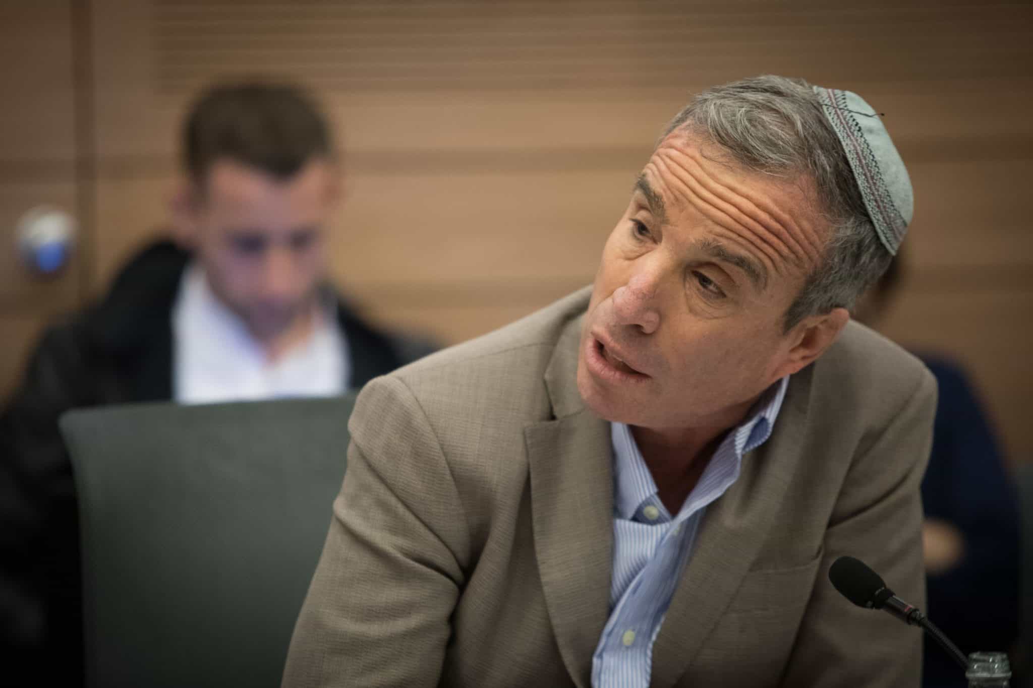 "שוביניסט, חסר ערכים שמבייש את הכיפה שעל ראשו" | שטרן יתמודד לראשות העיר חיפה?