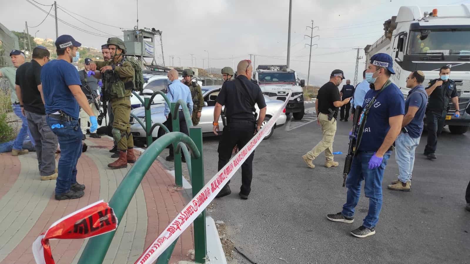 פיגוע דריסה בצומת תפוח בשומרון: לוחם צה"ל ושוטר נפצעו באורח קל, המחבל הדורס נורה ונוטרל | צפו בזירת האירוע