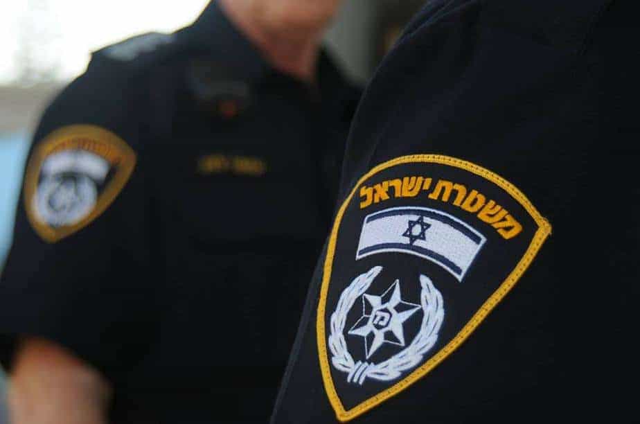 עימותים בהפגנה ברחבת הבימה בת״א: המשטרה פיזרה את המחאה, מפגין נעצר