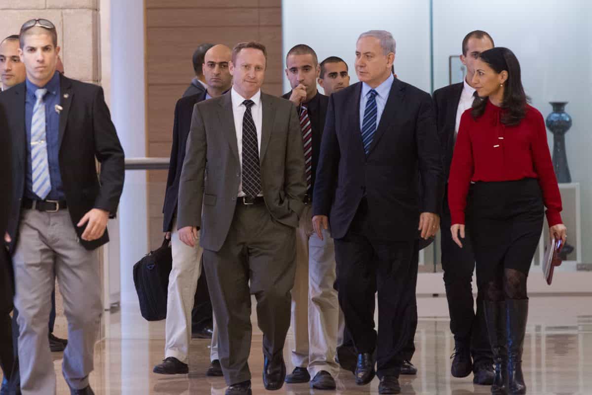האם המשטרה פרצה לנייד של עד המדינה? יואב יצחק חושף בשידור