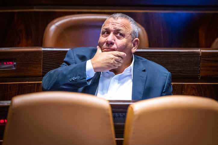 אופוזיציה במשבר | אייזנקוט קורא לגנץ לפרוש