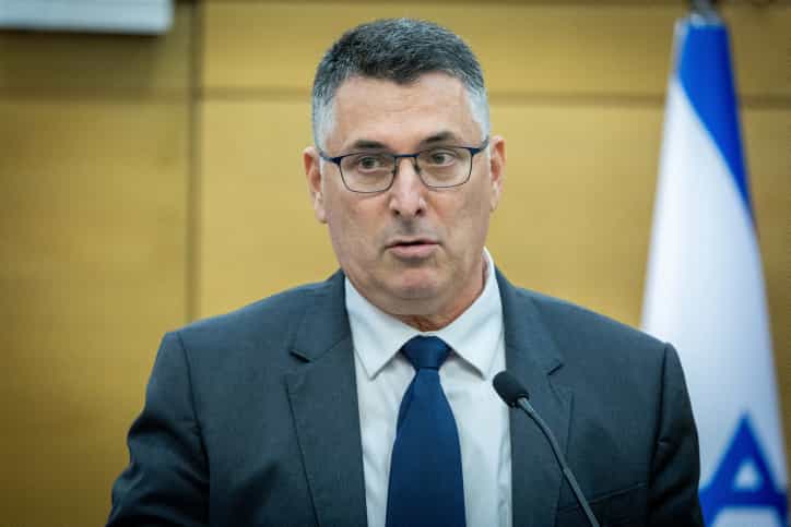 סער הגיב לסמוטריץ': "אם יש סיכוי לשחרר חטופים - צריך לפעול לפי האינטרס הלאומי"