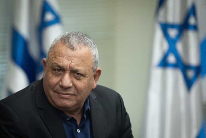מנסה לברוח מתדמית השמאל ללא הצלחה: גדי איזנקוט נפגש עם בכיר מחאת קפלן
