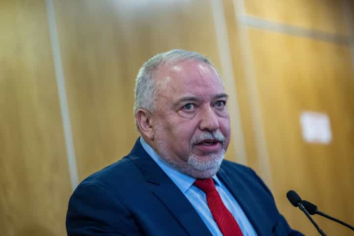 גורם ביטחוני בכיר: ״ליברמן מפחיד את הציבור מבלי שיש לו שמץ של מושג - זה פשע״