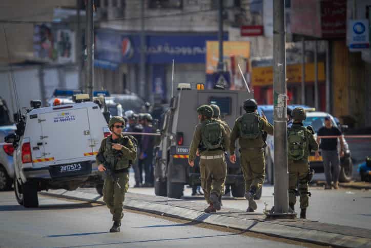 שיא האבסורד: בשל הלווית מחבל - ציר חווארה נסגר לתנועה ומונע מעבר יהודים לביתם