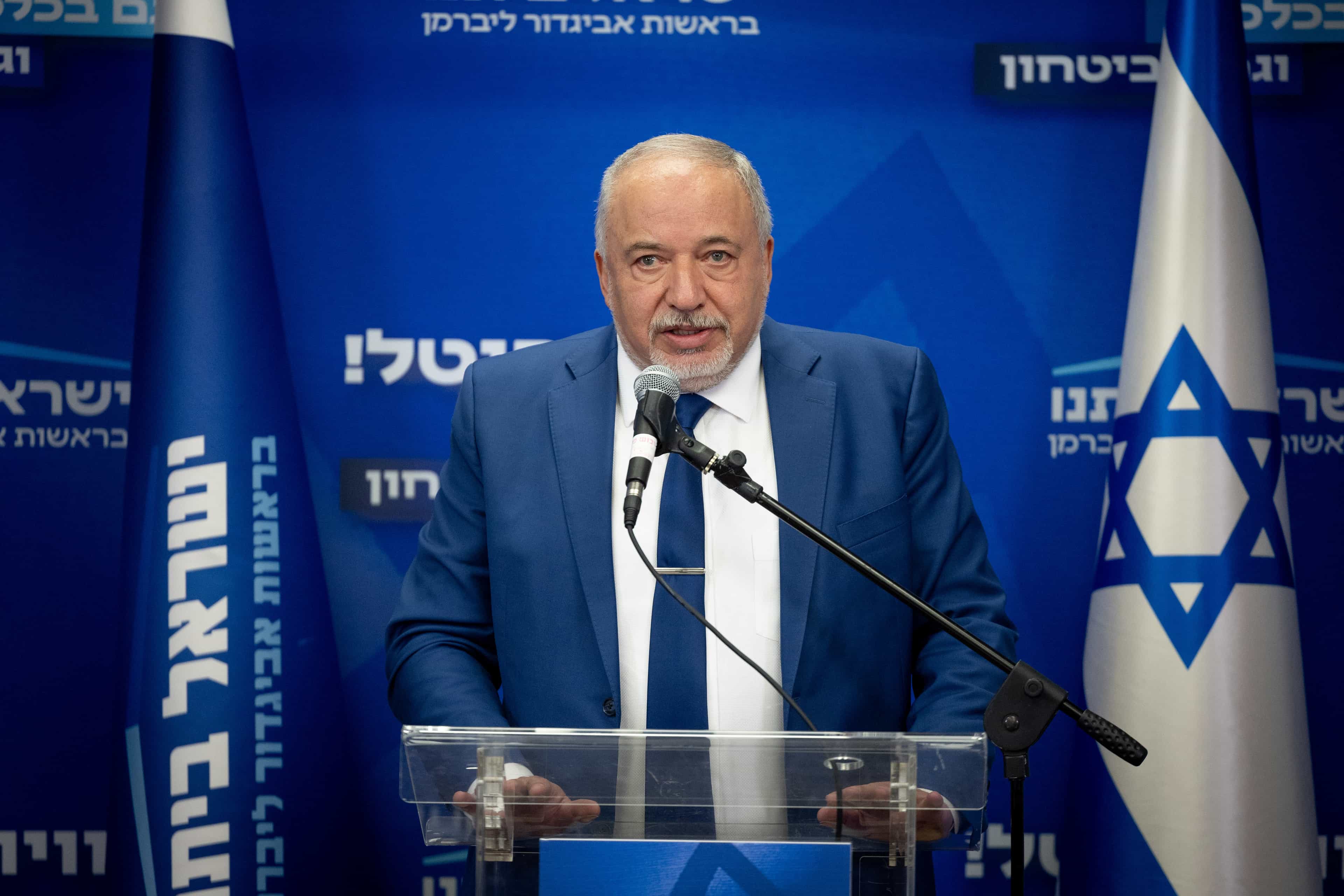 הזיה במליאה: ליברמן מתנה עונש מוות למחבלים ב"נוכחות" רה"מ נתניהו