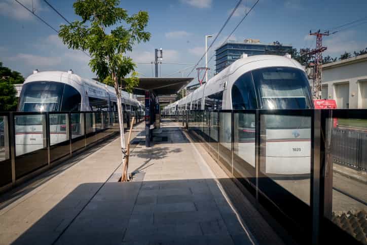 שיא חדש ברכבת הקלה: כמעט 48 אלף נוסעים עברו בתחנות פתח תקווה ביום אחד