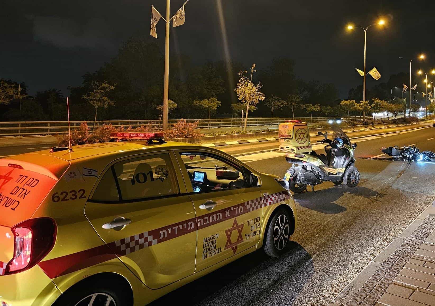 רוכב אופנוע החליק סמוך למחלף ביאליק - מצבו אנוש | תיעוד מהזירה