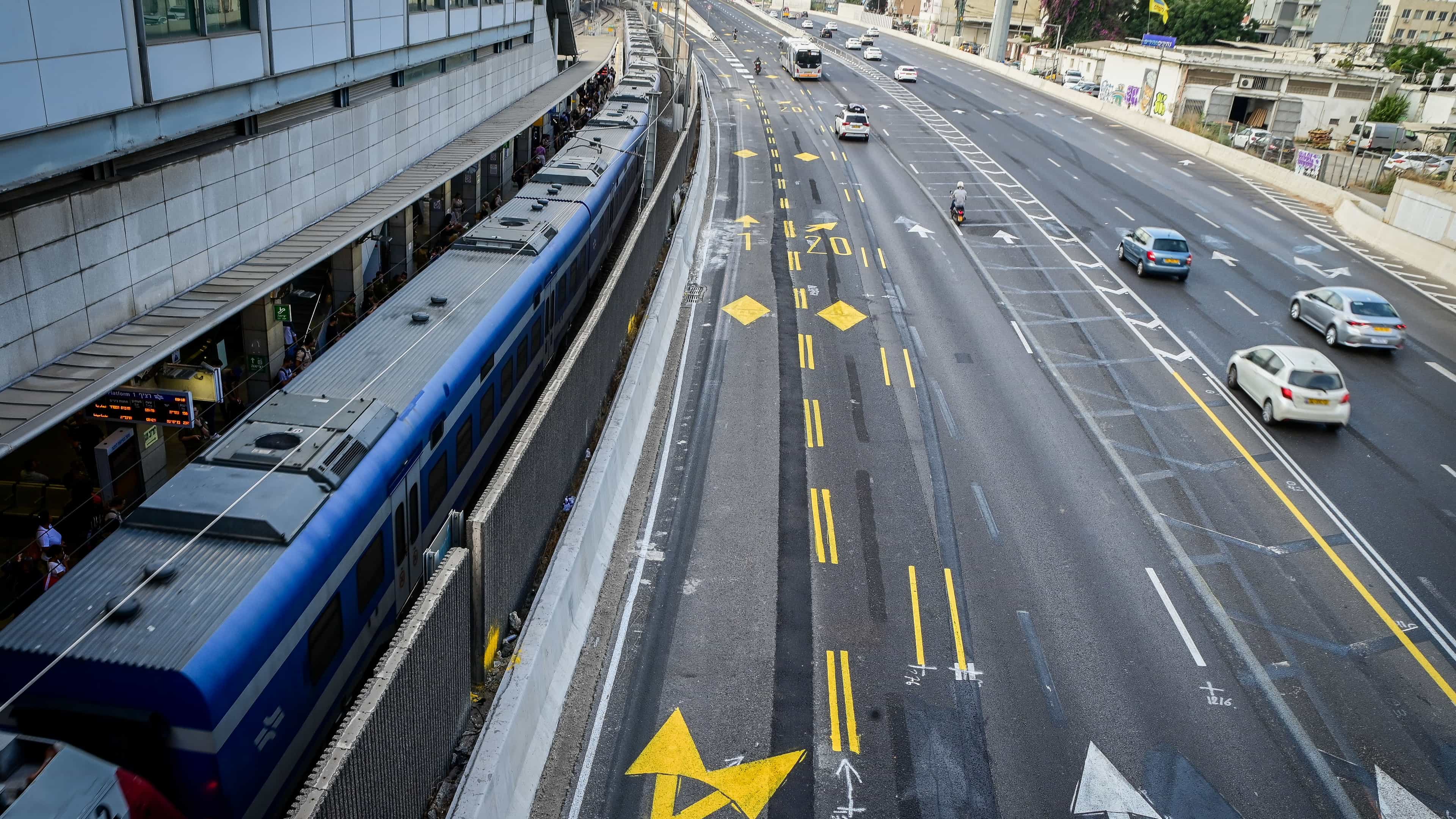 יצרניות הרכב הונדה וניסן שוקלות להתמזג