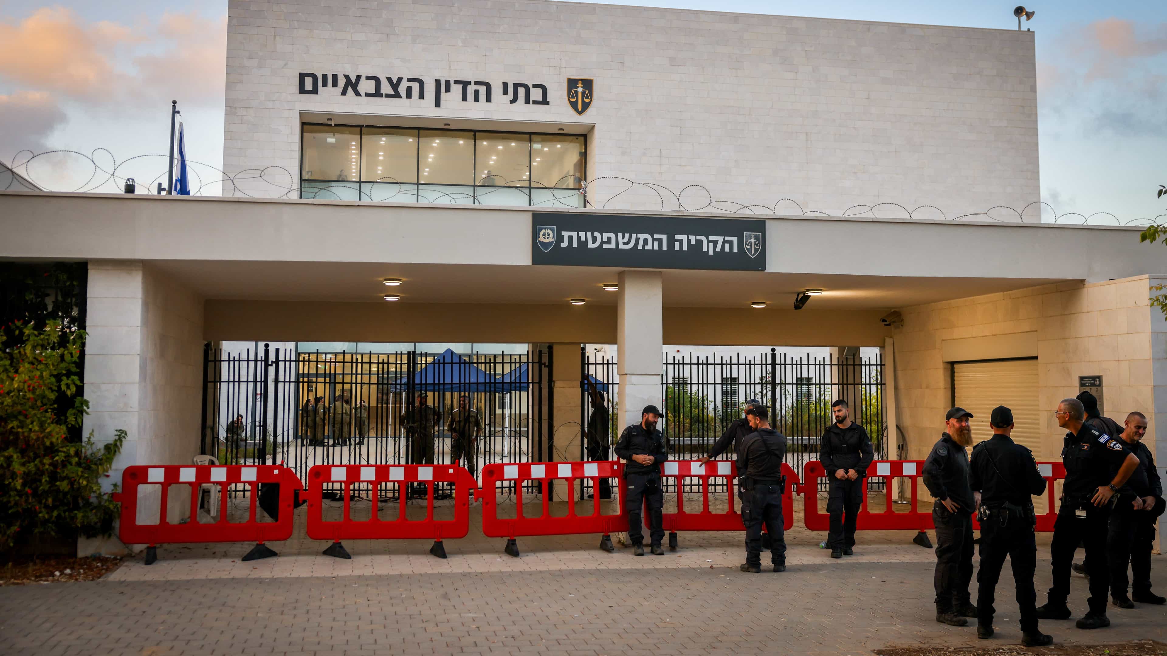 שדה תימן: משפט לוחמי כוח 100 נדחה | חוננו: "התביעה מסתירה חומרי חקירה"