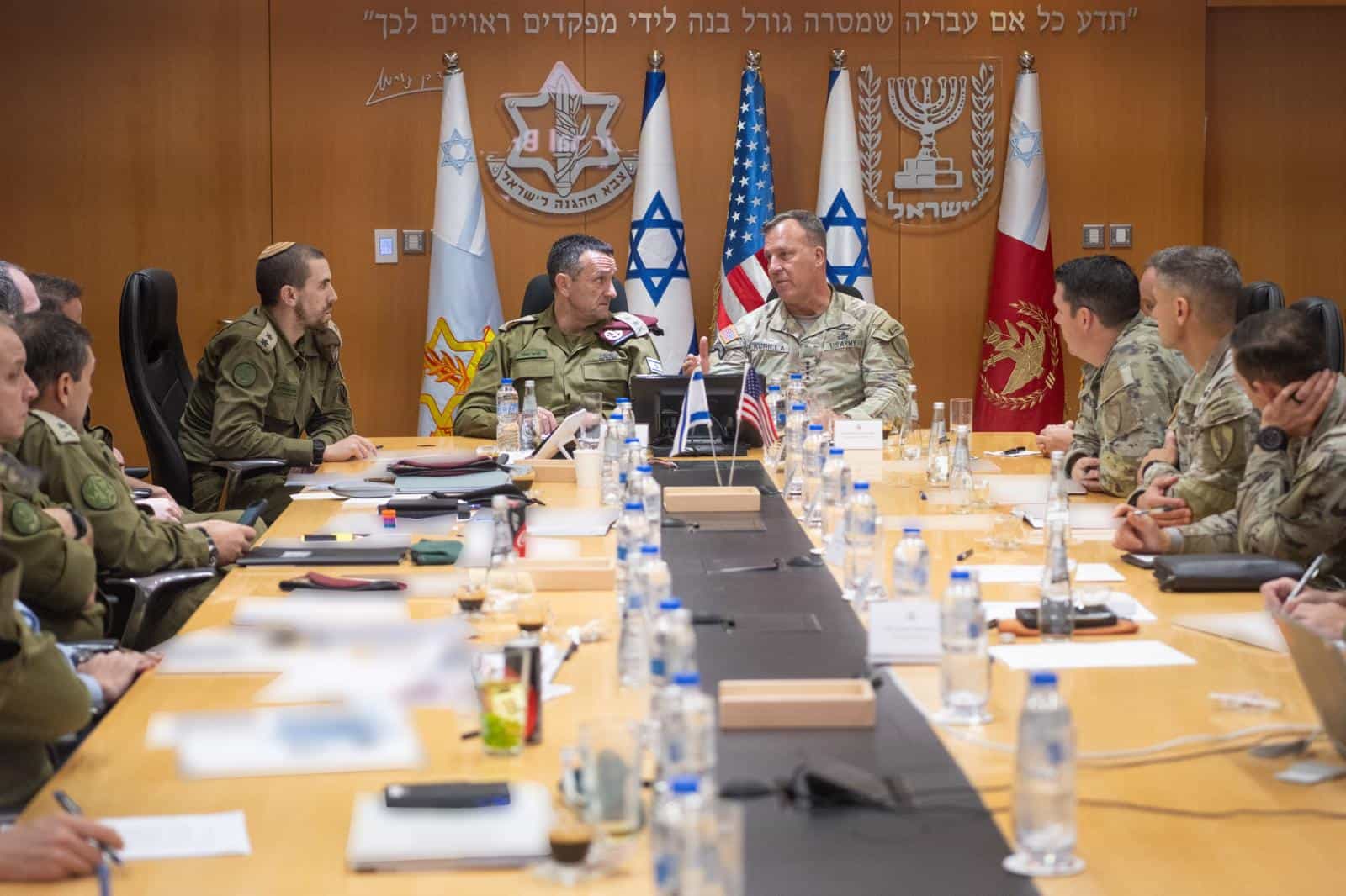 מפקד פיקוד המרכז בצבא ארה״ב נחת בישראל וקיים הערכת מצב משותפת עם הרמטכ״ל