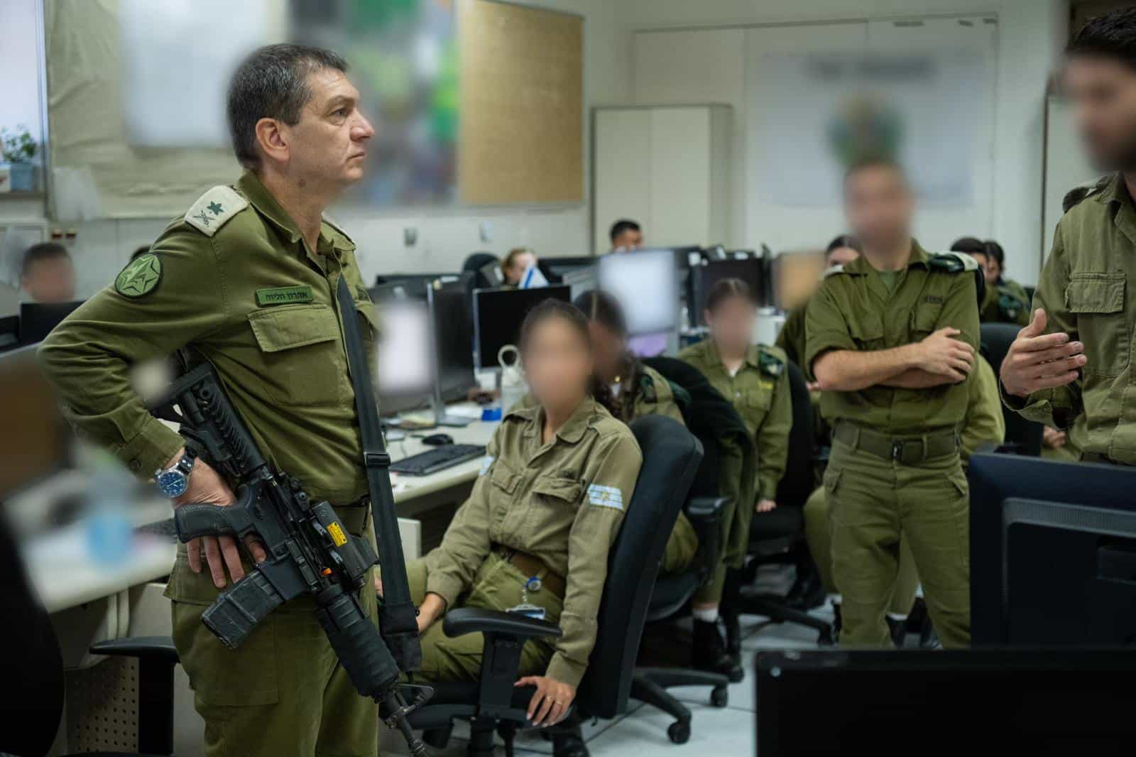 ראש אגף המודיעין בביקור בבסיסים: ״נמשיך להיערך אל מול האיומים מהזירות השונות ולסכלם״