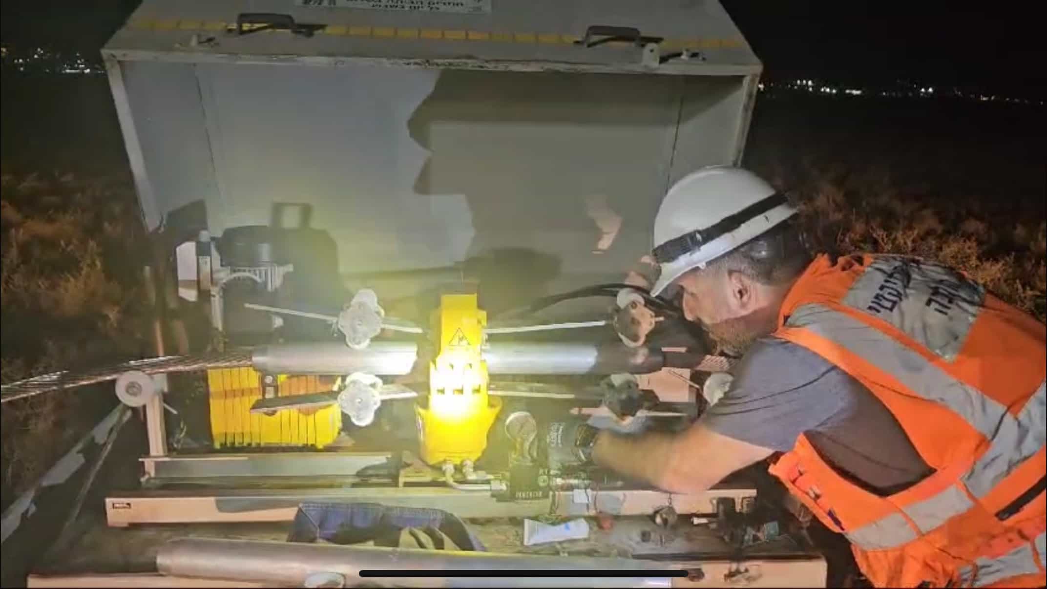 באישון לילה, תחת מטחי טילים, פעלו צוותי חברת החשמל | צפו