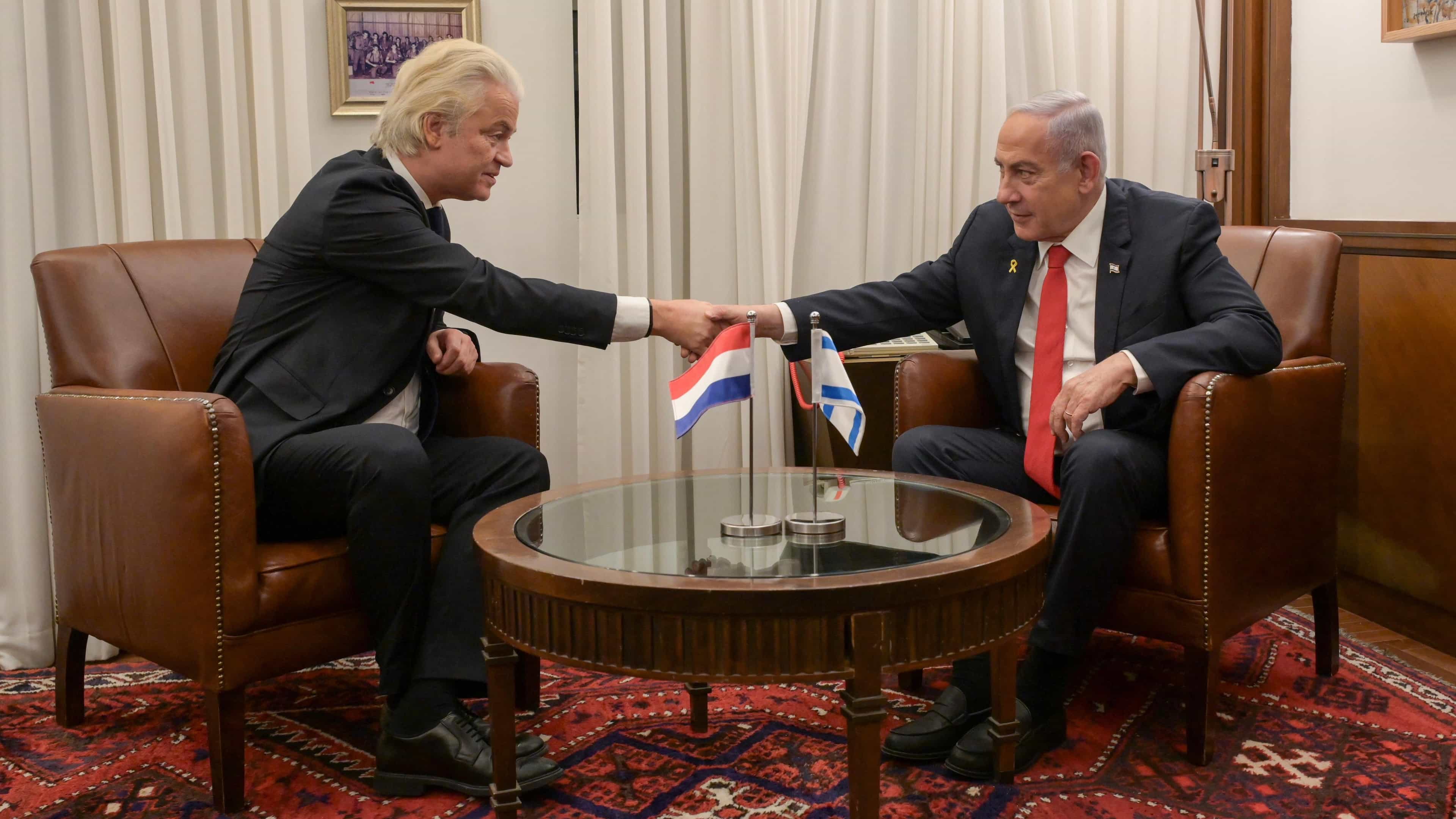טלטלה פוליטית בהולנד - מנהיג הימין פורש מהממשלה