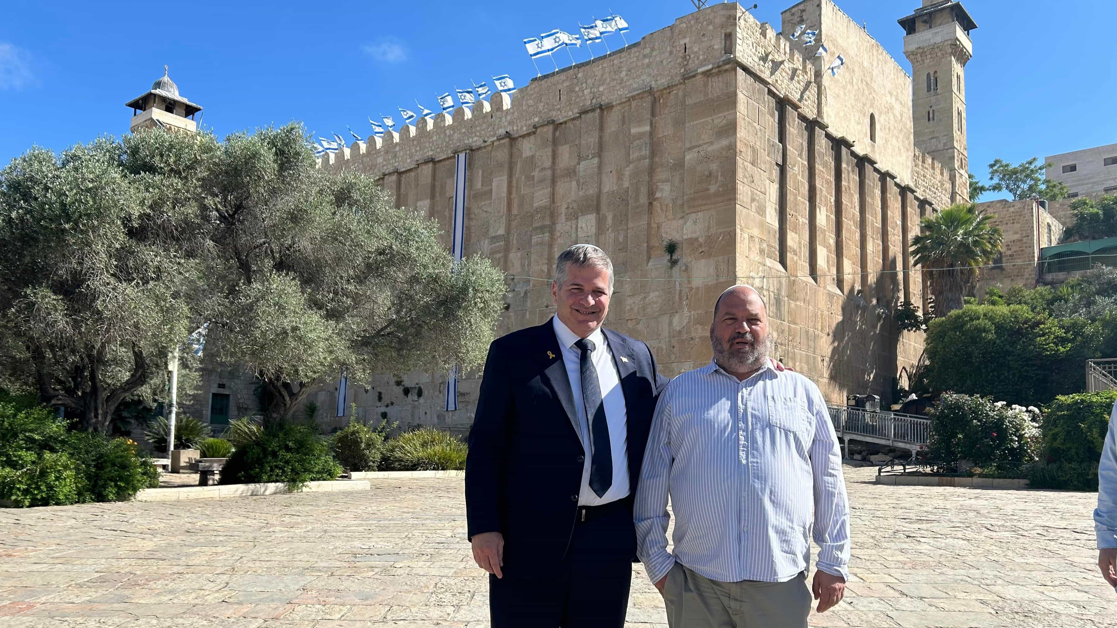 שר החינוך במערת המכפלה: "מי שמחובר לעברו ידע לבנות את עתידו"