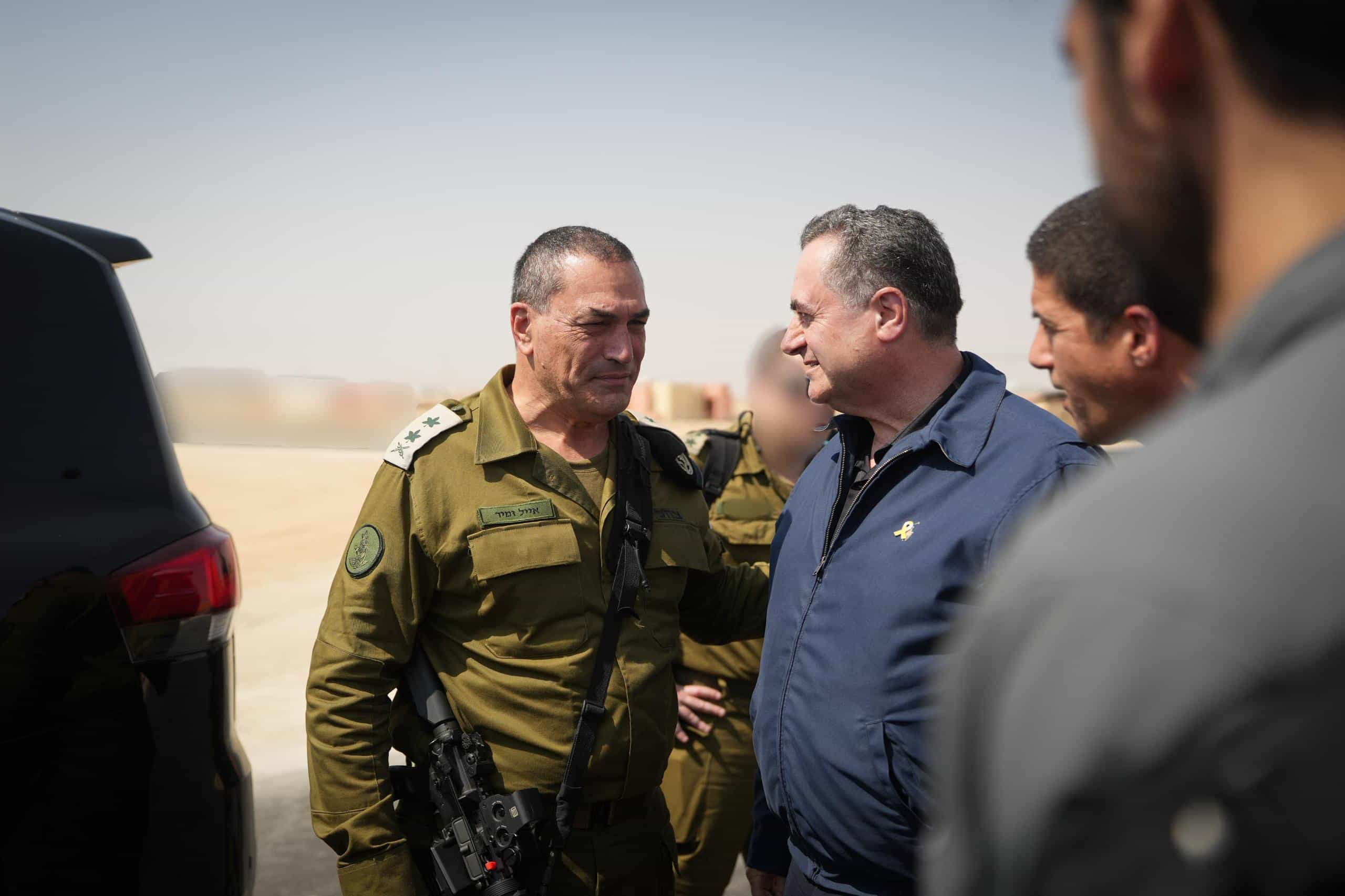 מתכוננים? | שר הביטחון סייר בבסיס חיל האוויר יחד עם הרמטכ"ל ומפקד החיל