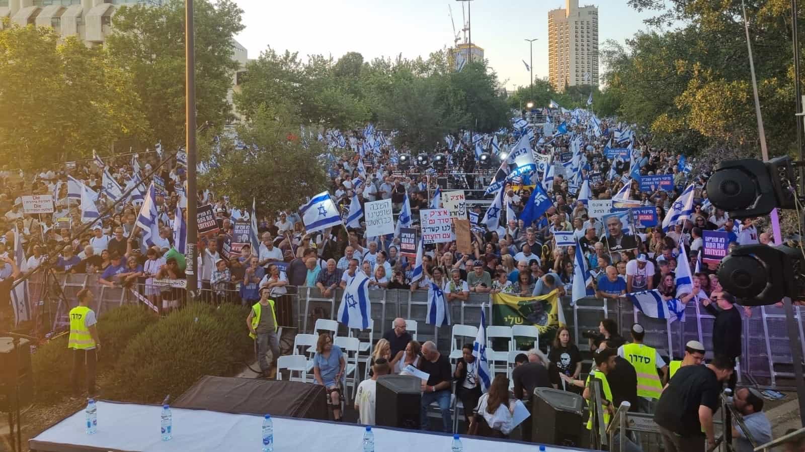 המחנה הלאומי בעצרת ענק מול בית המשפט העליון בירושלים | חי