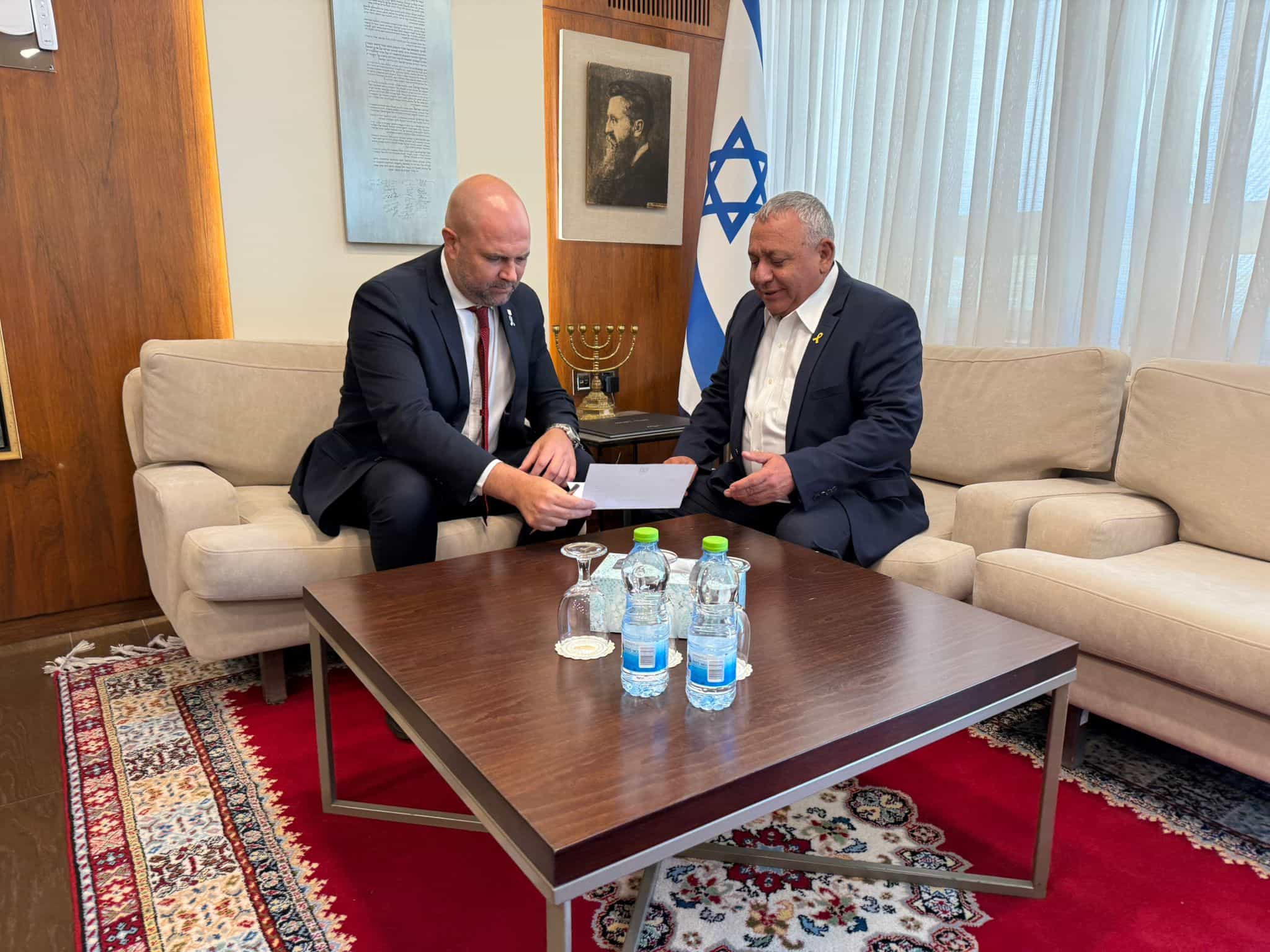 מתפטר מהכנסת סופית | ח"כ איזנקוט הגיש את המכתב ליו"ר הכנסת