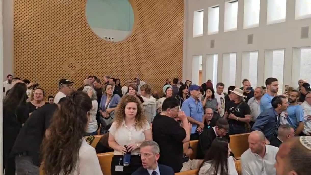 בג"ץ זיני | קריאות 'בוז ו'בושה' לעבר השופטים - צפו