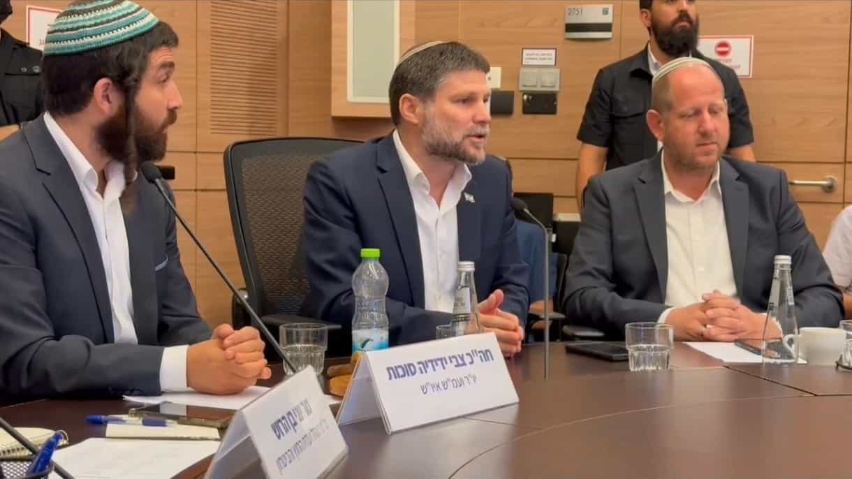 סמוטריץ' תוקף: "החלטת רה"מ לנהל מו"מ לא תחת אש היא שגיאה קשה"