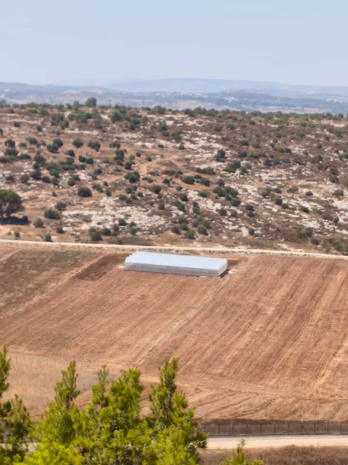 השתלטות עוינת בשטח C על קו התפר | מבנה ערבי צמוד ליישוב היהודי