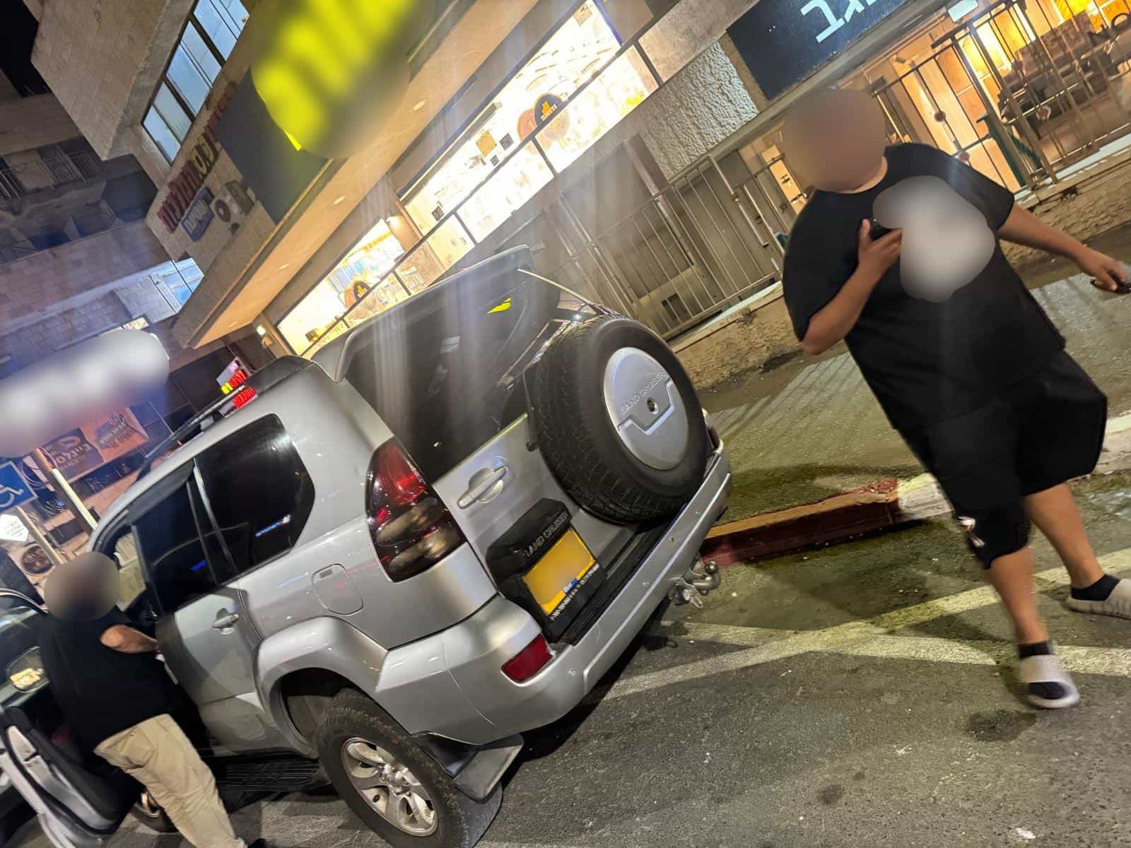 השוטרים עצרו את הרכב על עבירת תנועה ונדהמו לגלות את גילו האמיתי של הנהג