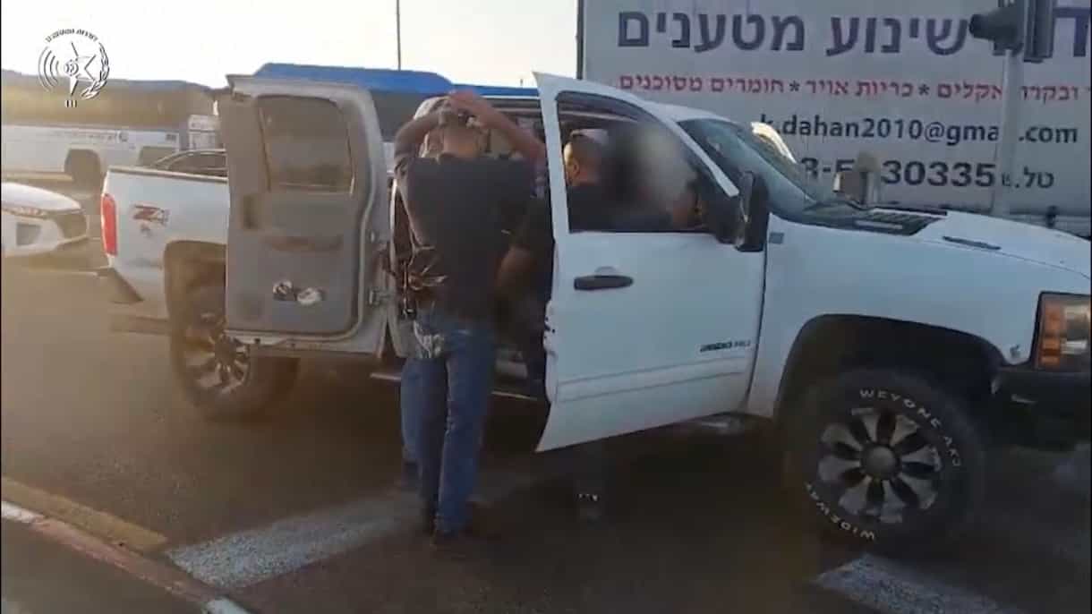 המאבק בפרוטקשן | שלושה בדואים נעצרו בחשד לסחיטת קבלנים באשדוד