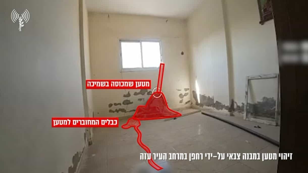 צפו | לוחמינו מגבעתי מזהים מטען רגע לפני הכניסה למבנה