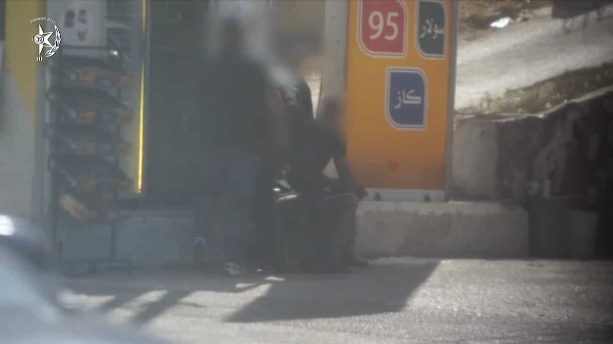 צפו: מסתערבי מג"ב איו"ש עוצרים מבוקש בלב מחנה הפליטים