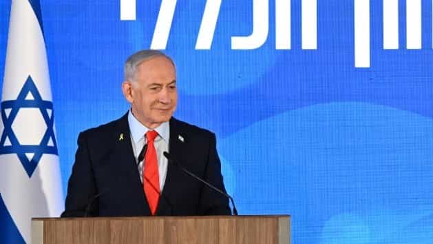 "הוא הציל את חייהם של 174 אנשים": ראש הממשלה נתניהו מודה לטייס שהשתלט על המחבל