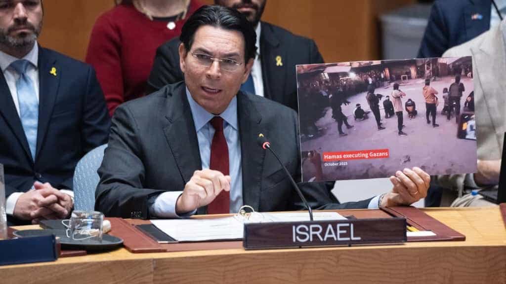 בושה וחרפה | דנון תקף את מקרון: "יודע את העובדות ועדיין דבק בתיאוריה שלו"
