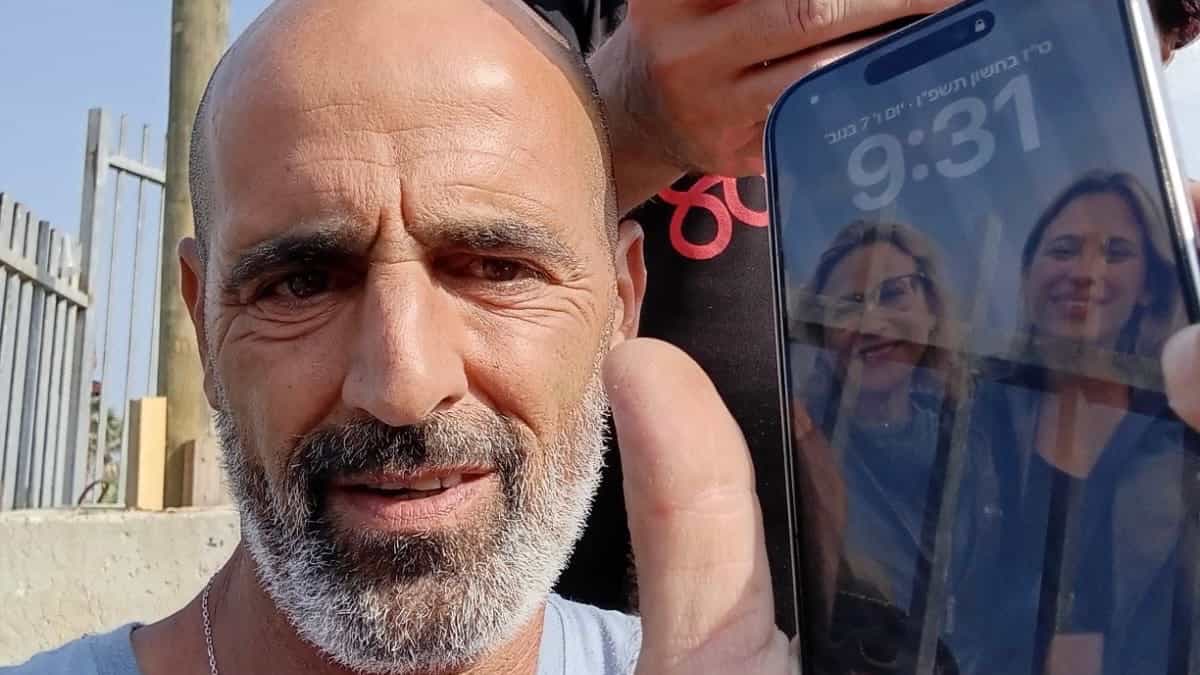 גורמים במשטרה: ״הסלולר לא היה במים וייתכן והובא לחוף בשעות הלילה״