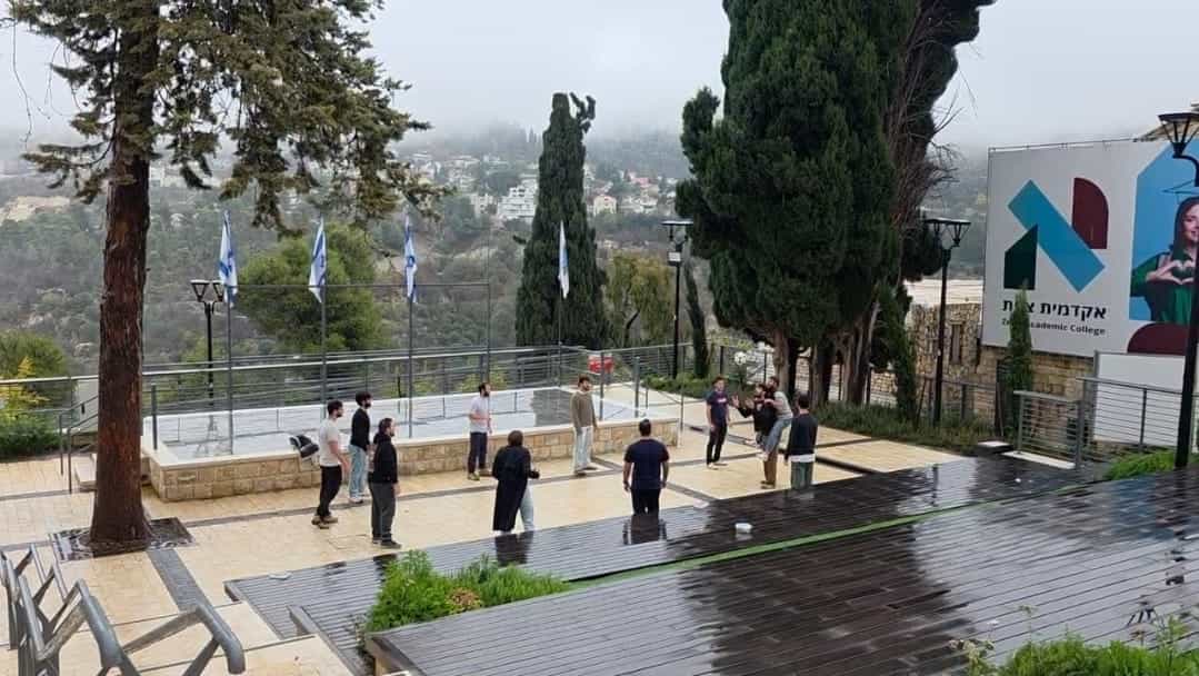 "הקפצות" באקדמית צפת למרות מזג האוויר