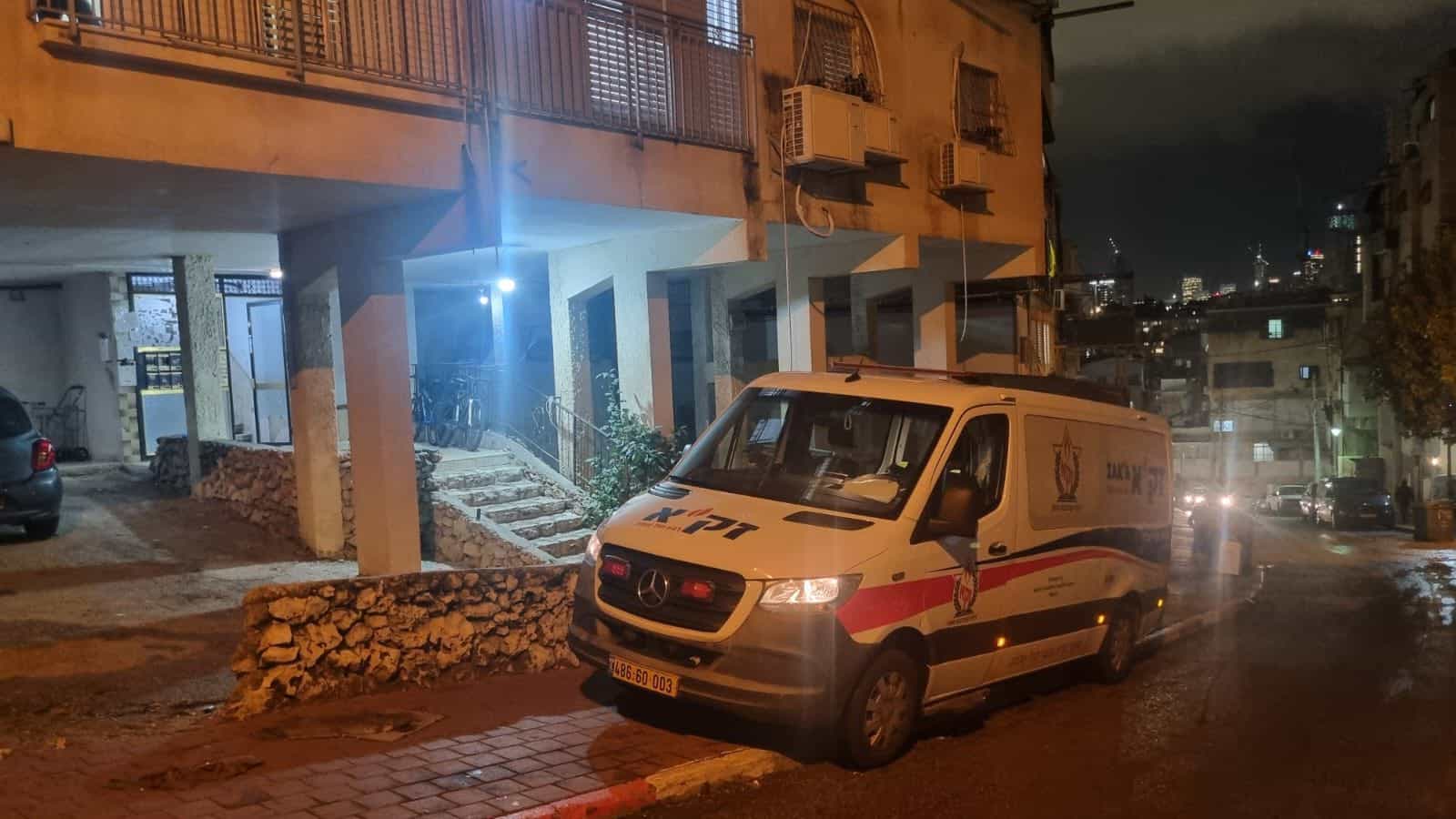 גבר אותר בביתו בעיר בני ברק כשהוא ללא רוח חיים