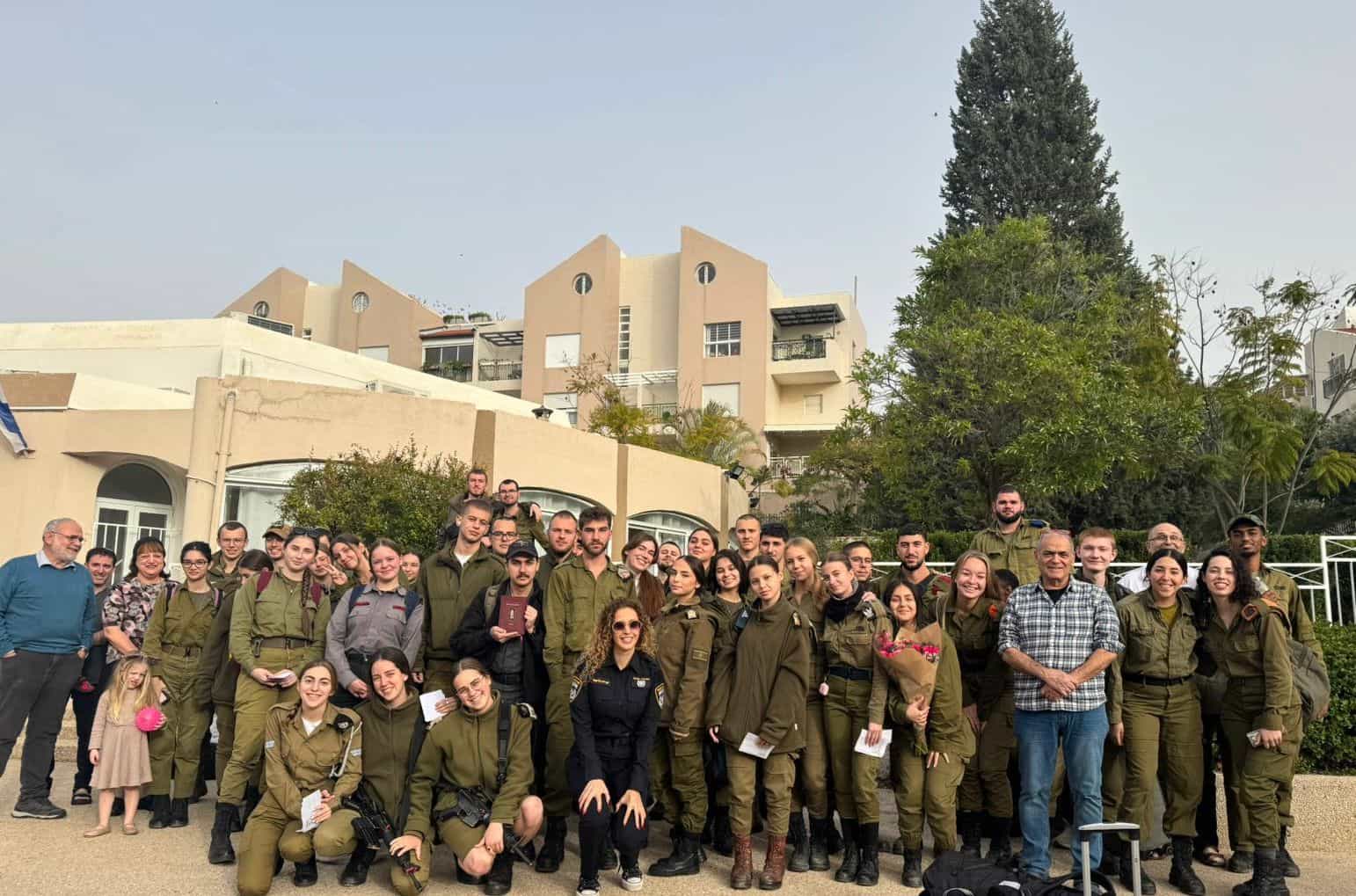 מחווה מרגשת: תושבי שוהם פתחו את ביתם לחיילים בודדים